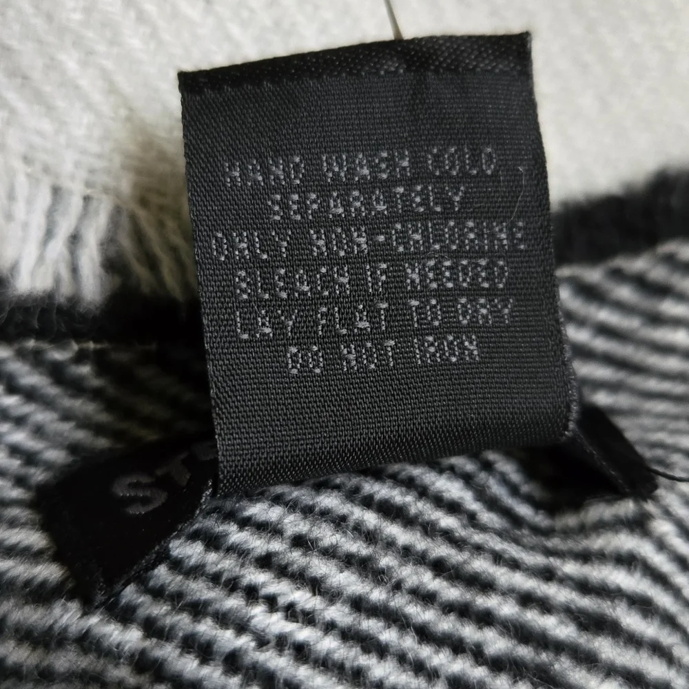 Steve Madden Wide Plaid Scarf Black & White NWT New Cozycore